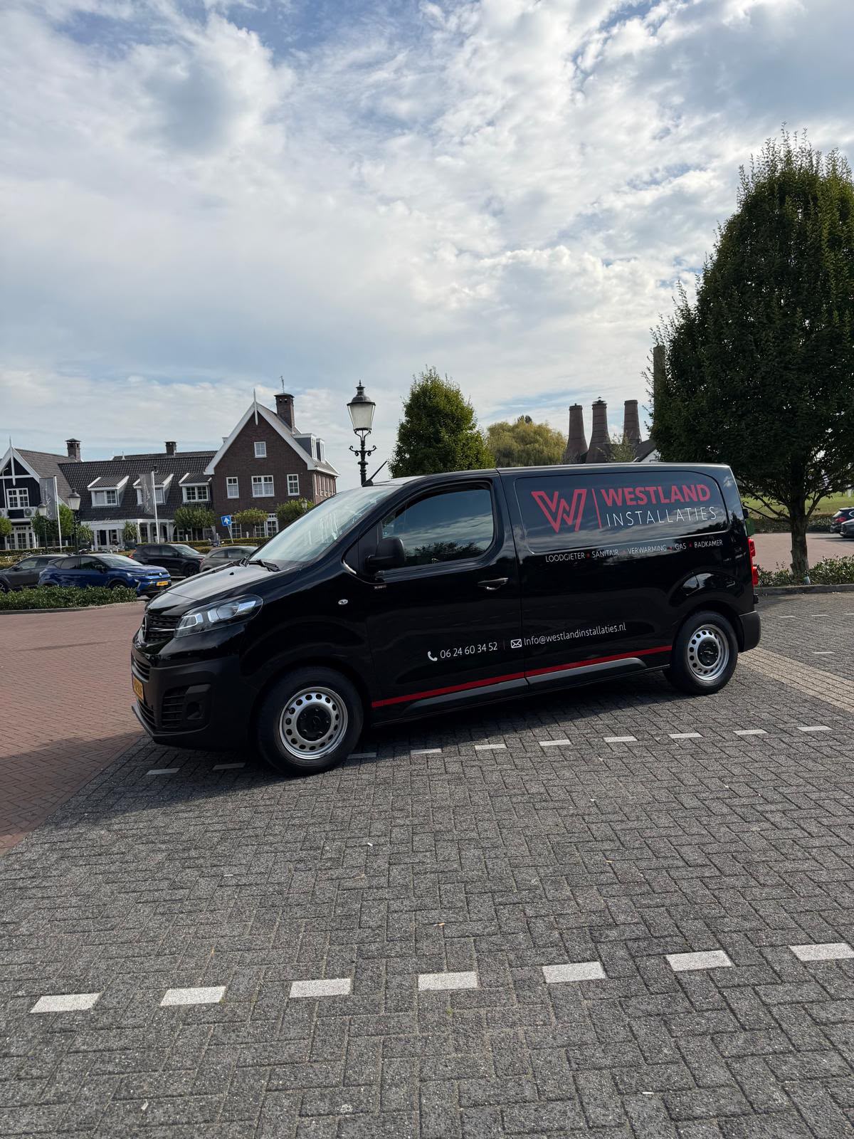 Bus van Westland Installaties in Huizen